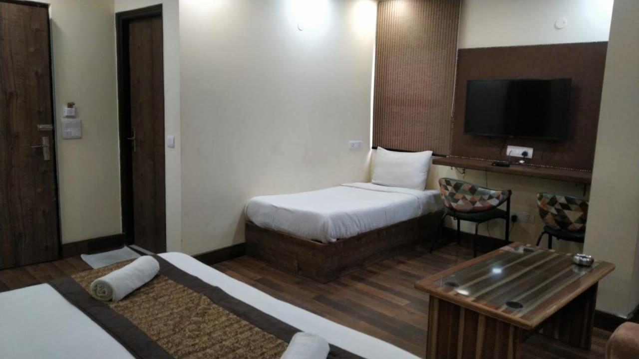 Hotel Singh Continetal Delhi  Extérieur photo