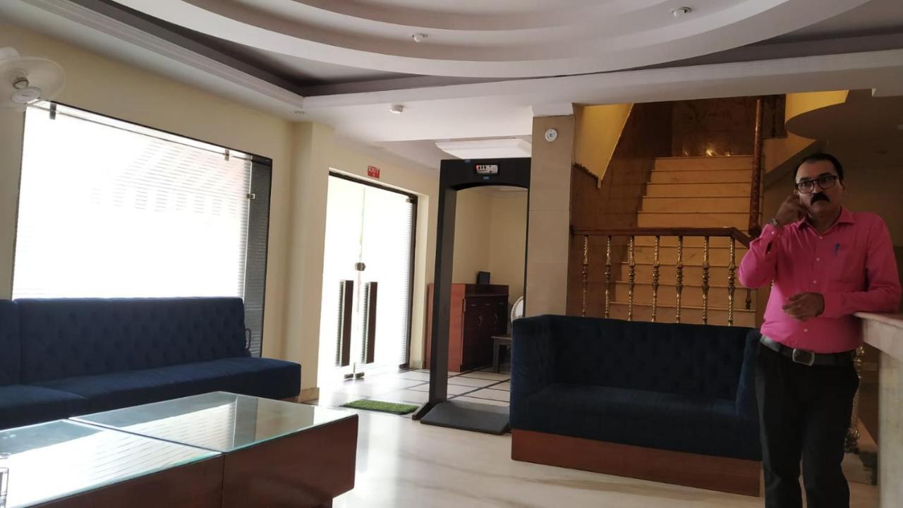 Hotel Singh Continetal Delhi  Extérieur photo