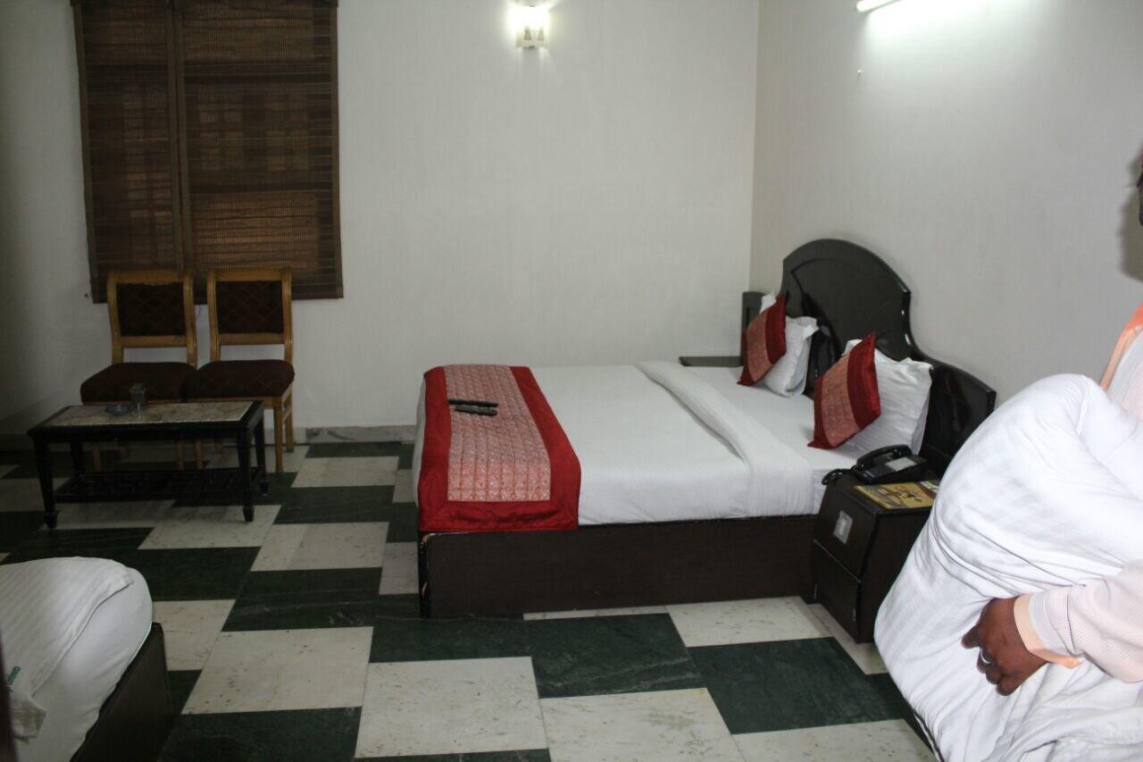 Hotel Singh Continetal Delhi  Extérieur photo