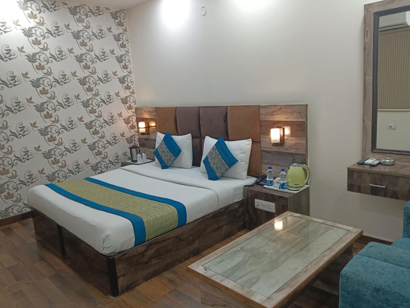 Hotel Singh Continetal Delhi  Extérieur photo