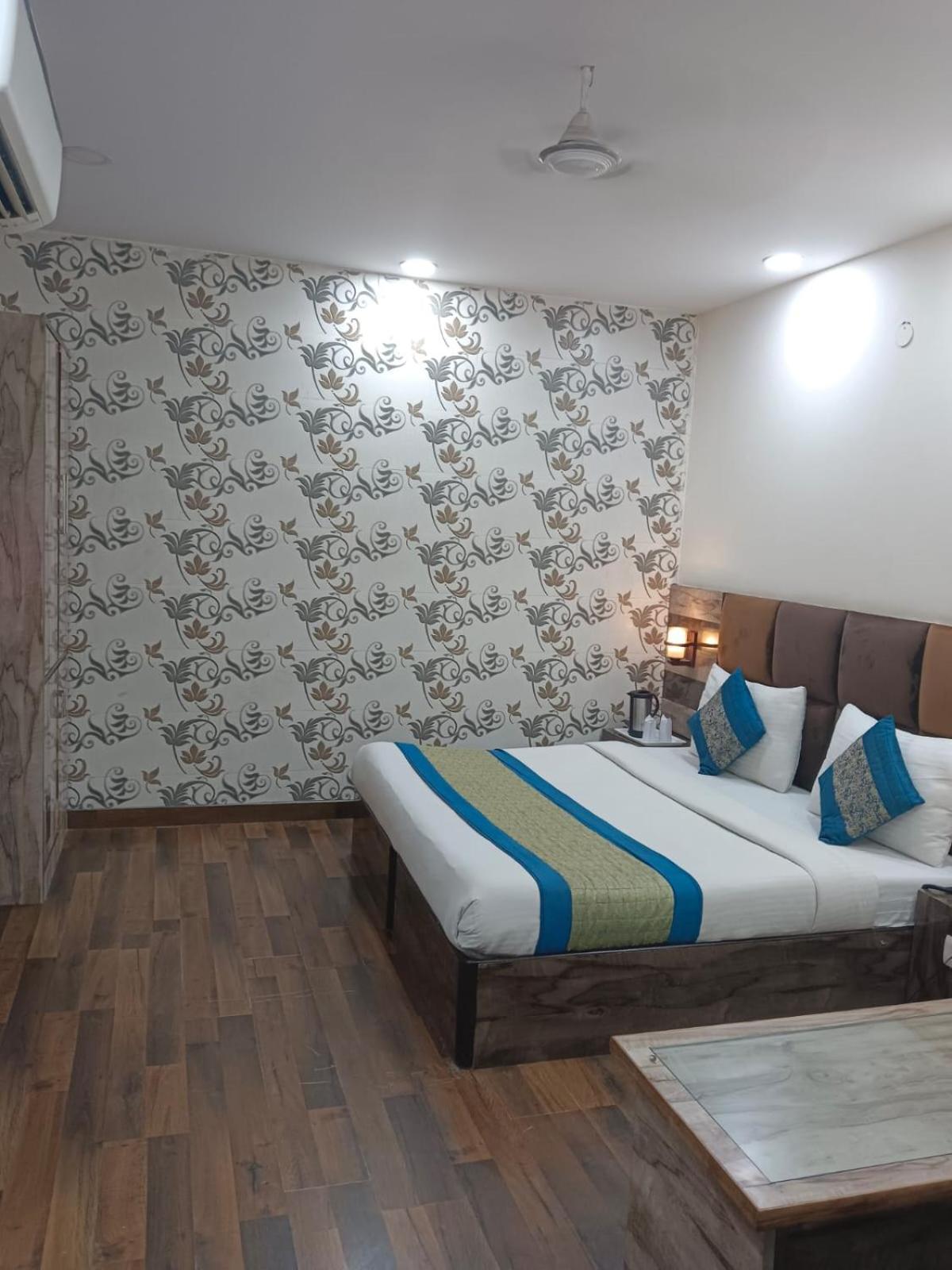 Hotel Singh Continetal Delhi  Extérieur photo